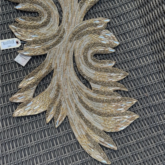 Kim Seybert Gold Leaf Swirl Table Runner - NWT - Picture 8 of 14